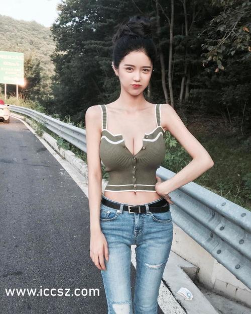 成都超级身材女网红图片,健身塑形，引领潮流新风尚