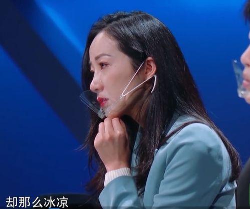 明星带口罩录节目,明星录节目展现别样风采